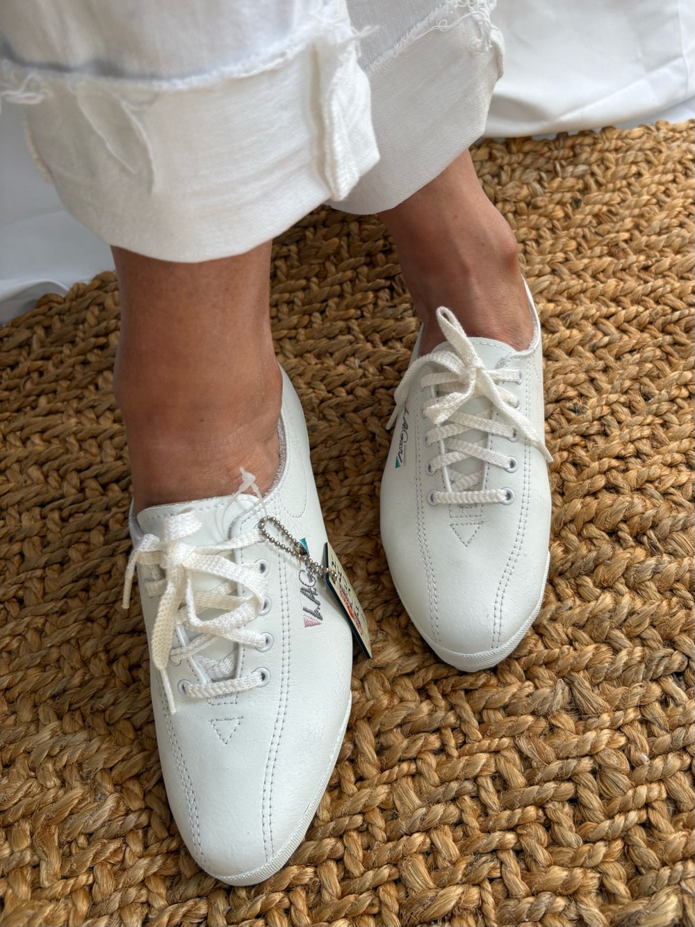 L.A. Gear Women’s White Low-Top Canvas Sneakers with Subtle Teal & Pink Logo - Picture 4 of 5